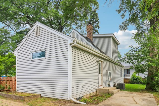 4811 Roslyn Road, Downers Grove, IL 60515