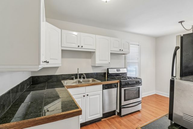 4811 Roslyn Road, Downers Grove, IL 60515