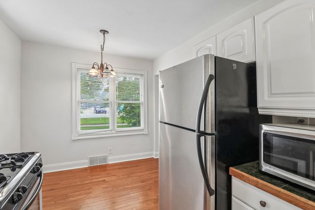 4811 Roslyn Road, Downers Grove, IL 60515