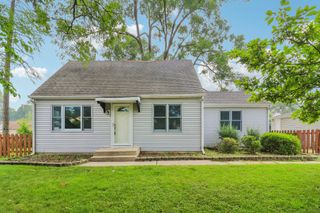 4811 Roslyn Road, Downers Grove, IL 60515