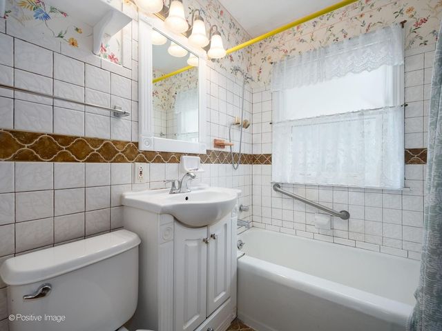 10615 S Albany Avenue, Chicago, IL 60655