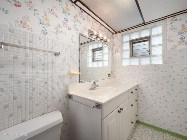 10615 S Albany Avenue, Chicago, IL 60655