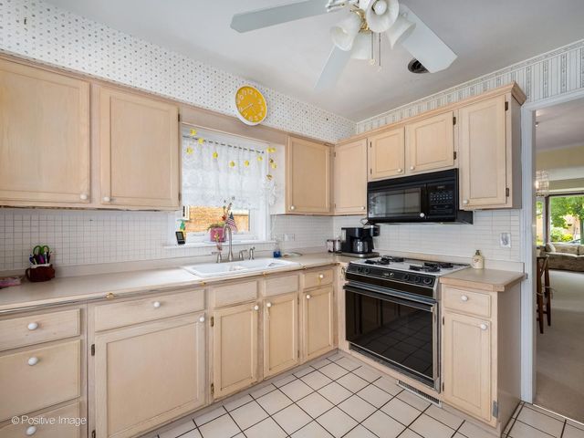 10615 S Albany Avenue, Chicago, IL 60655