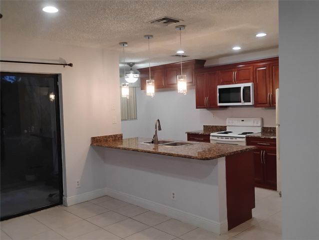 3639 NW 6th St 3639, Deerfield Beach, FL 33442