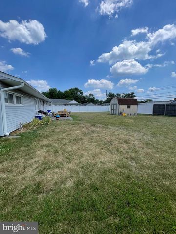 3 LILAC LN, Levittown, PA 19054