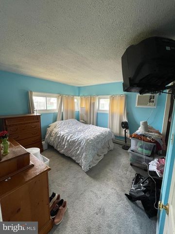 3 LILAC LN, Levittown, PA 19054