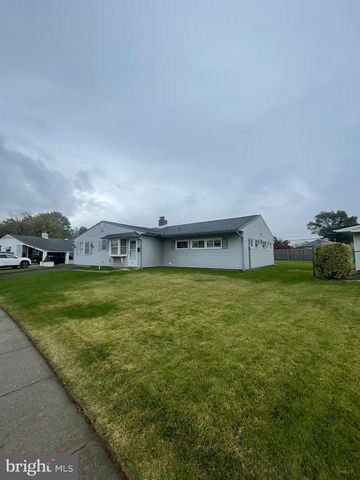 3 LILAC LN, Levittown, PA 19054