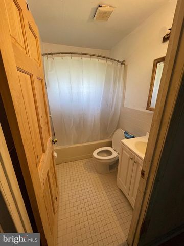 3 LILAC LN, Levittown, PA 19054