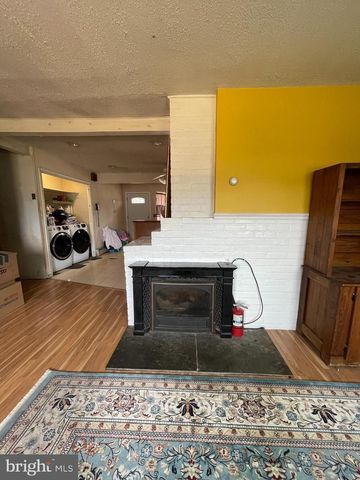 3 LILAC LN, Levittown, PA 19054