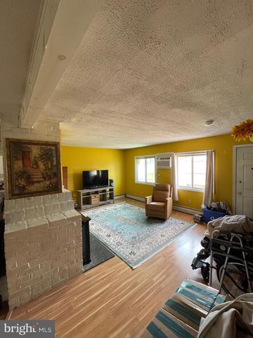 3 LILAC LN, Levittown, PA 19054