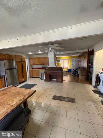 3 LILAC LN, Levittown, PA 19054
