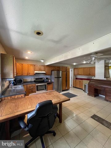 3 LILAC LN, Levittown, PA 19054