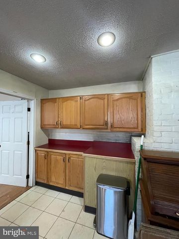 3 LILAC LN, Levittown, PA 19054