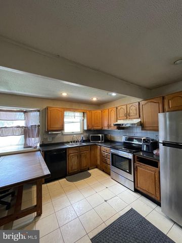 3 LILAC LN, Levittown, PA 19054