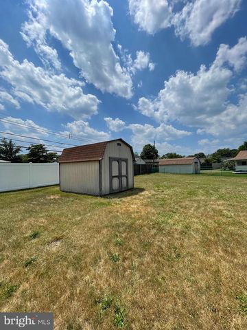 3 LILAC LN, Levittown, PA 19054