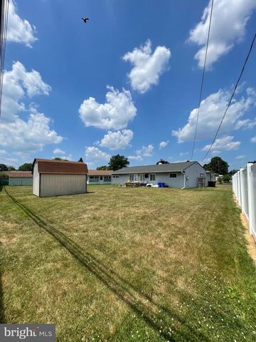 3 LILAC LN, Levittown, PA 19054