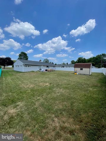 3 LILAC LN, Levittown, PA 19054
