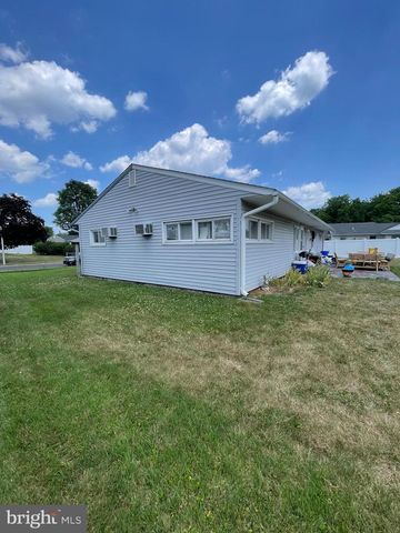 3 LILAC LN, Levittown, PA 19054