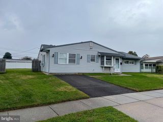 3 LILAC LN, Levittown, PA 19054