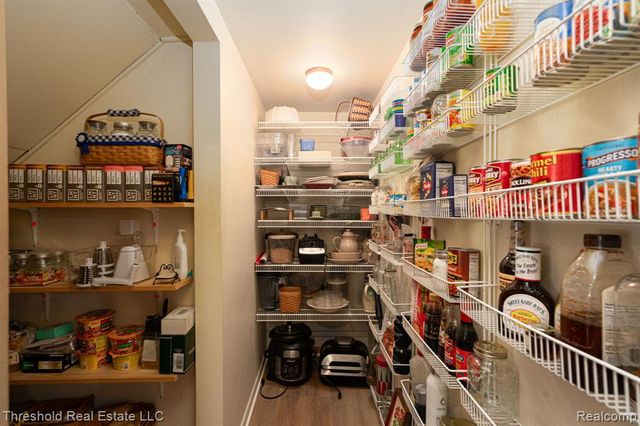 29090 Kendallwood Drive, Farmington, MI 48334