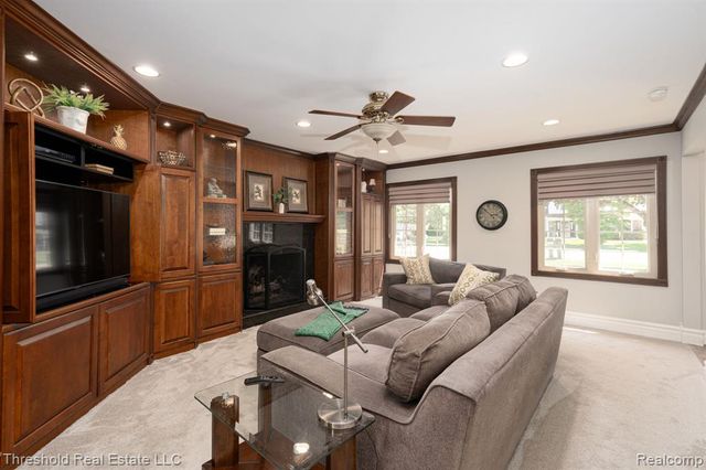 29090 Kendallwood Drive, Farmington, MI 48334