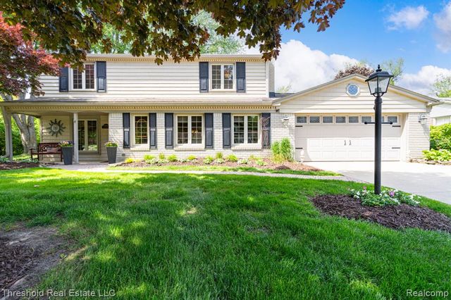 29090 Kendallwood Drive, Farmington, MI 48334