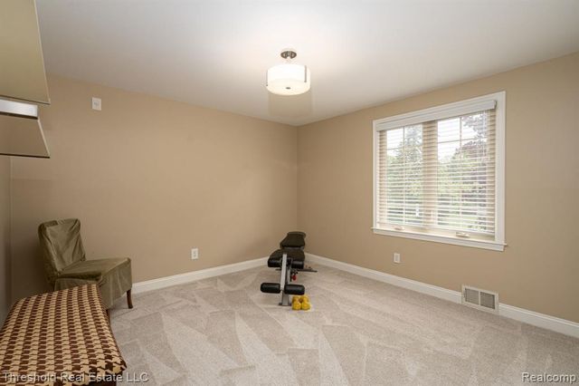 29090 Kendallwood Drive, Farmington, MI 48334