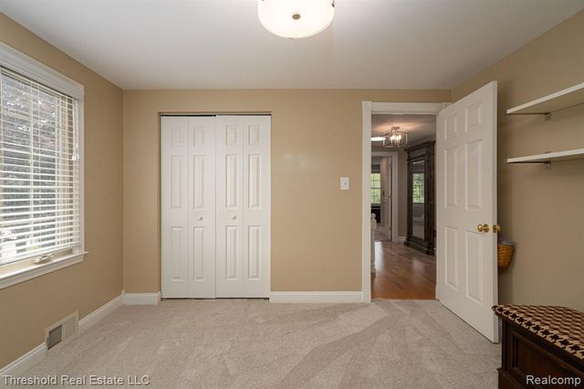 29090 Kendallwood Drive, Farmington, MI 48334