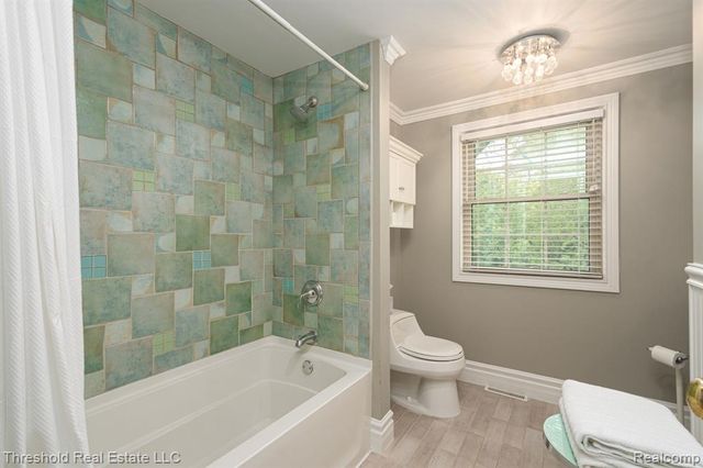 29090 Kendallwood Drive, Farmington, MI 48334