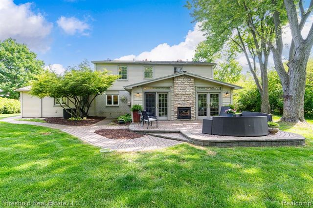 29090 Kendallwood Drive, Farmington, MI 48334