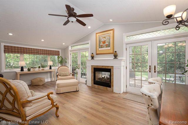 29090 Kendallwood Drive, Farmington, MI 48334