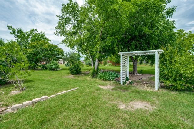 7457 Somerset Lane, Aubrey, TX 76227