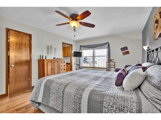 10909 E Maplewood Dr, Englewood, CO 80111