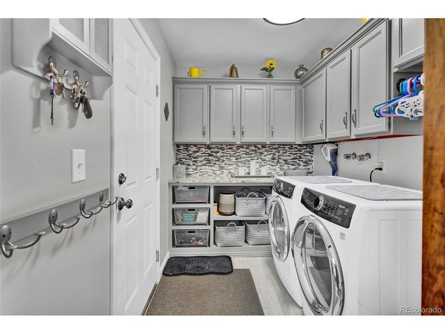 10909 E Maplewood Dr, Englewood, CO 80111