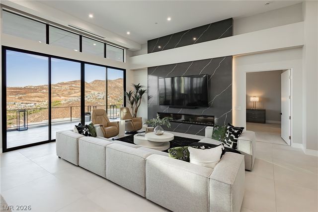 658 Dragon Peak Drive, Henderson, NV 89012