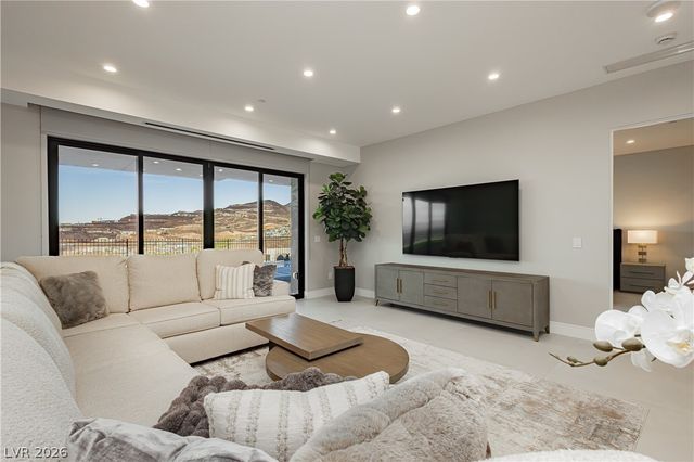 658 Dragon Peak Drive, Henderson, NV 89012