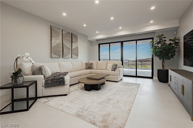 658 Dragon Peak Drive, Henderson, NV 89012