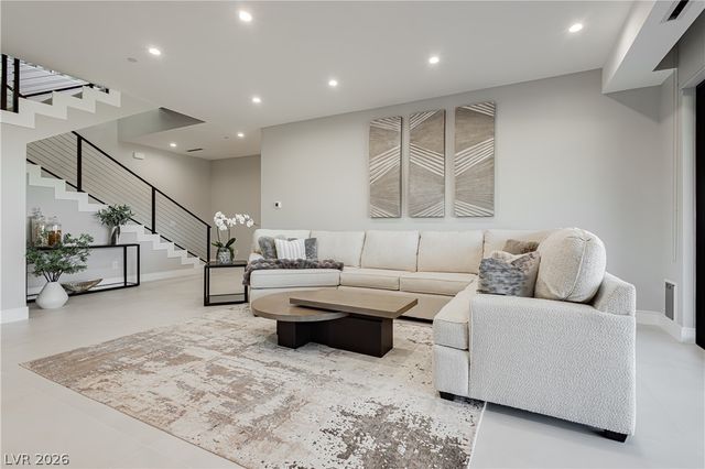 658 Dragon Peak Drive, Henderson, NV 89012