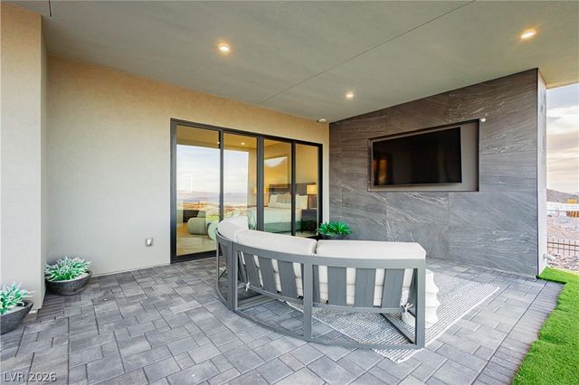 658 Dragon Peak Drive, Henderson, NV 89012