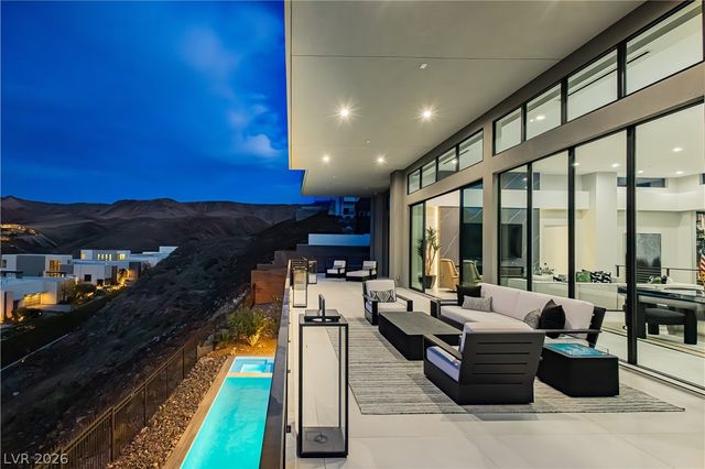658 Dragon Peak Drive, Henderson, NV 89012