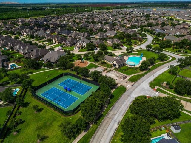 737 Cumberland Ridge Lane, League City, TX 77573