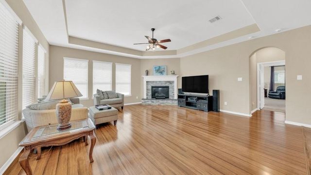 737 Cumberland Ridge Lane, League City, TX 77573
