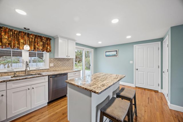 10 Eastover, South Dennis, MA 02660