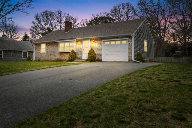 10 Eastover, South Dennis, MA 02660