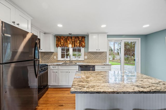 10 Eastover, South Dennis, MA 02660