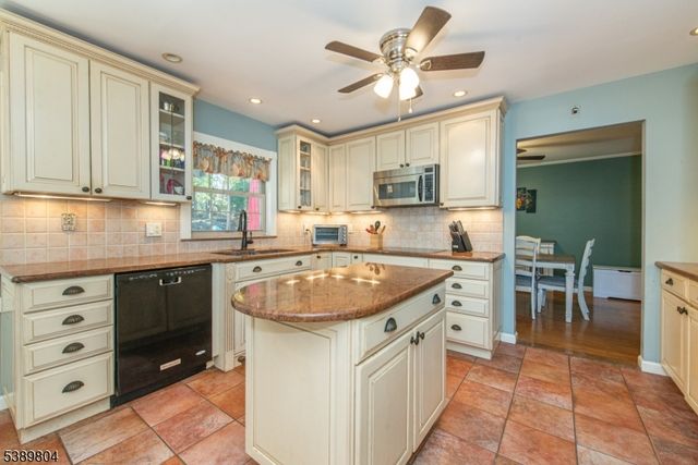 36 Sleepy Hollow Rd, Byram Twp., NJ 07821