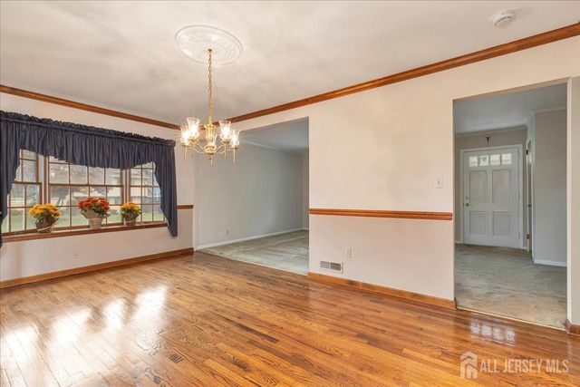 27 Fraley Drive, Franklin, NJ 08873