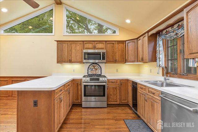 27 Fraley Drive, Franklin, NJ 08873