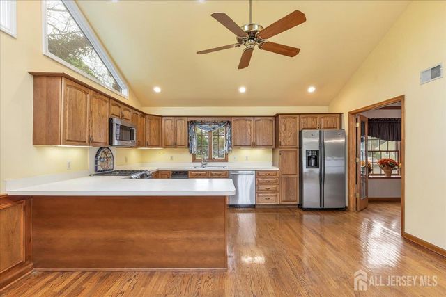 27 Fraley Drive, Franklin, NJ 08873