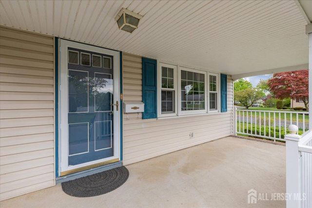 27 Fraley Drive, Franklin, NJ 08873